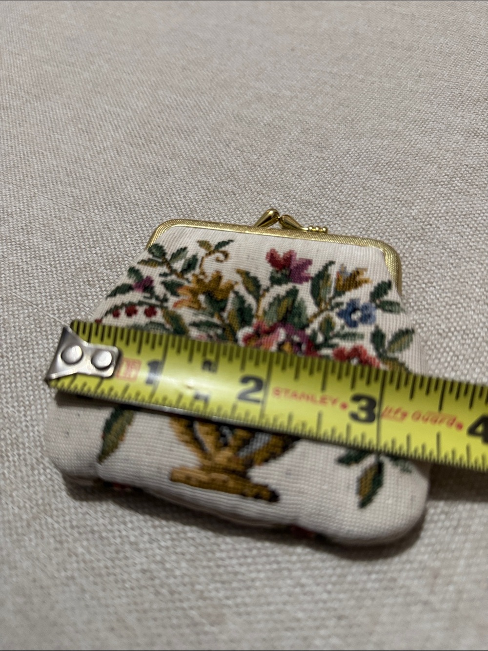 Mini Coin Purse-Tapestry Exterior-Gold Tone Kisslock Closure-Beige-EUC - Picture 11 of 11